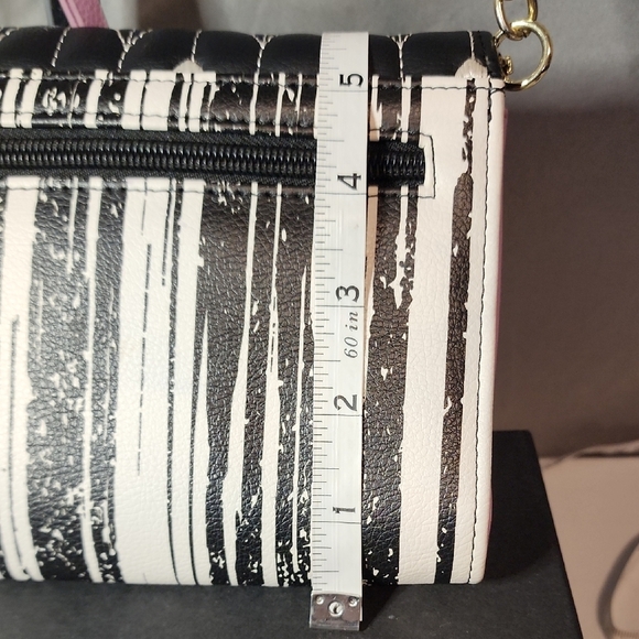 Betsey Johnson Black and White Quilted Crossbody Bag/ClutchW/ Coin Purse - Picture 5 of 11